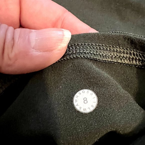 Lululemon Reveal Tight *Lattice Paisley 28" women's size 8 - Picture 4 of 5